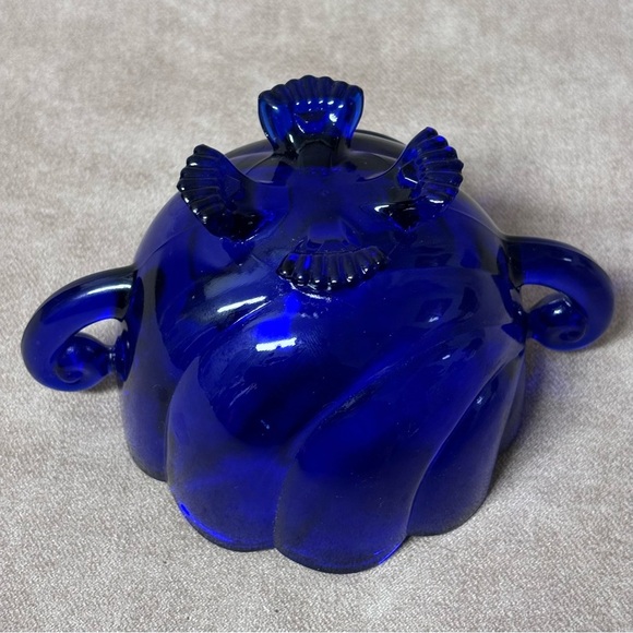 Cobalt Cambridge Glass Sea Shell Sugar Bowl Summit Reproduction - Picture 6 of 7